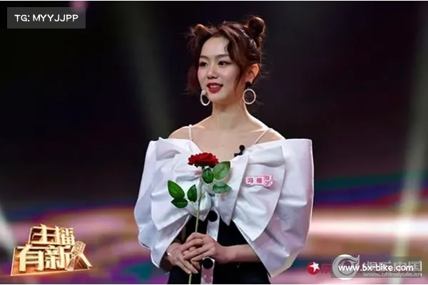 女单短节目精彩对决：冰上舞者的极限挑战与完美演绎